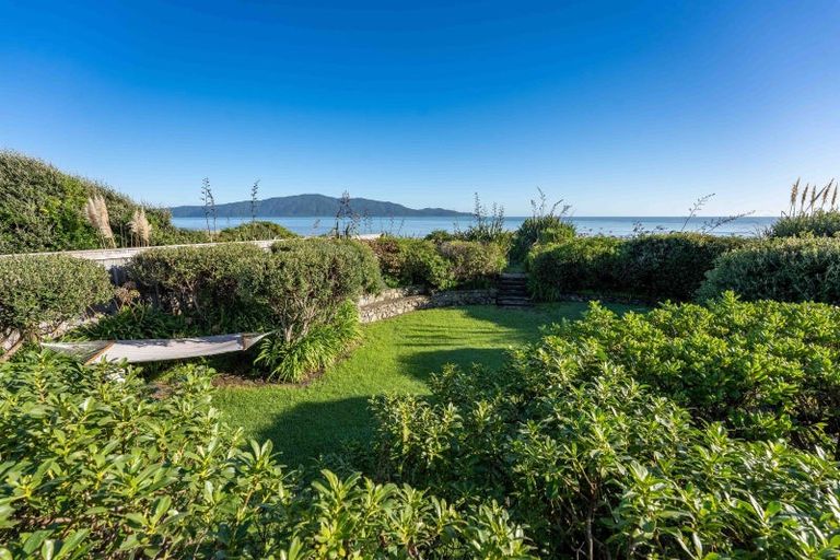 Photo of property in 17 Oratia Street, Waikanae Beach, Waikanae, 5036