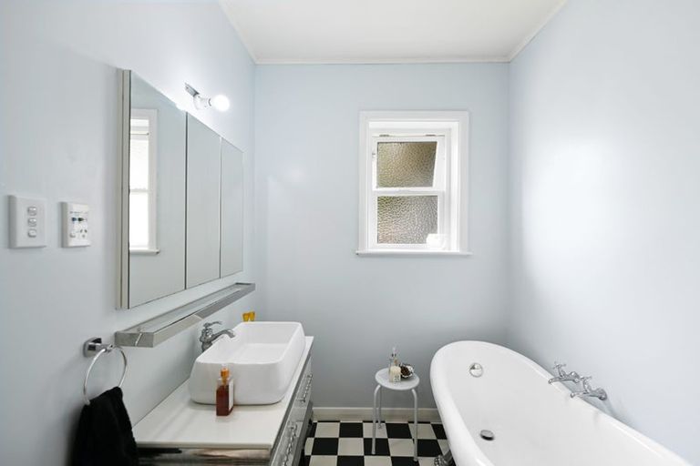 Photo of property in 4 Valley Terrace, Hamilton Central, Hamilton, 3204