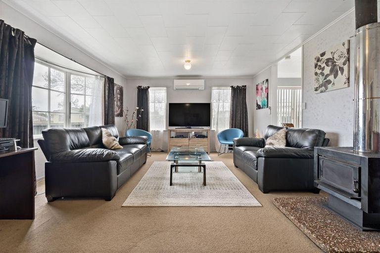 Photo of property in 14 Joanne Place, Rosehill, Papakura, 2113