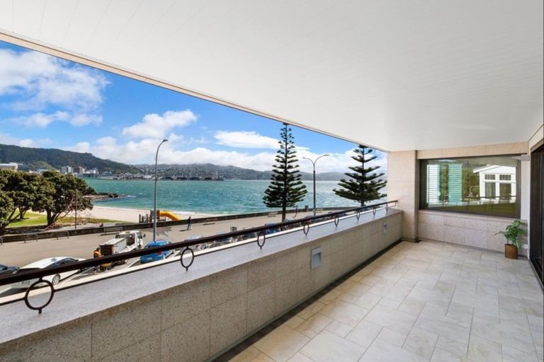 Photo of property in 4/166 Oriental Parade, Oriental Bay, Wellington, 6011