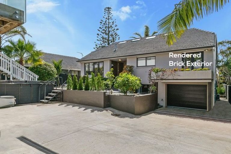 Photo of property in 37 Churchill Road, Murrays Bay, Auckland, 0630