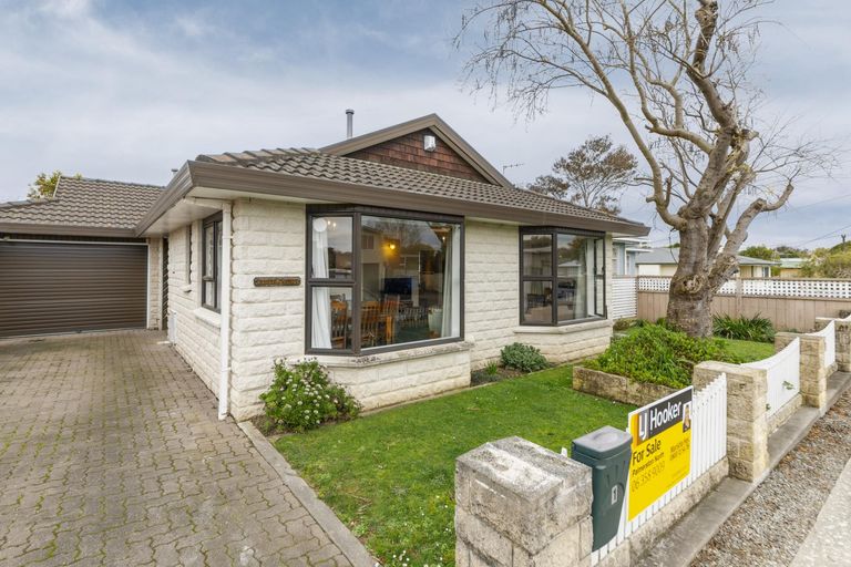 Photo of property in 1 Wincanton Place, Awapuni, Palmerston North, 4412