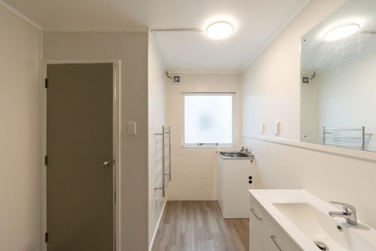 Photo of property in 1/2 Ruakiwi Road, Hamilton Lake, Hamilton, 3204