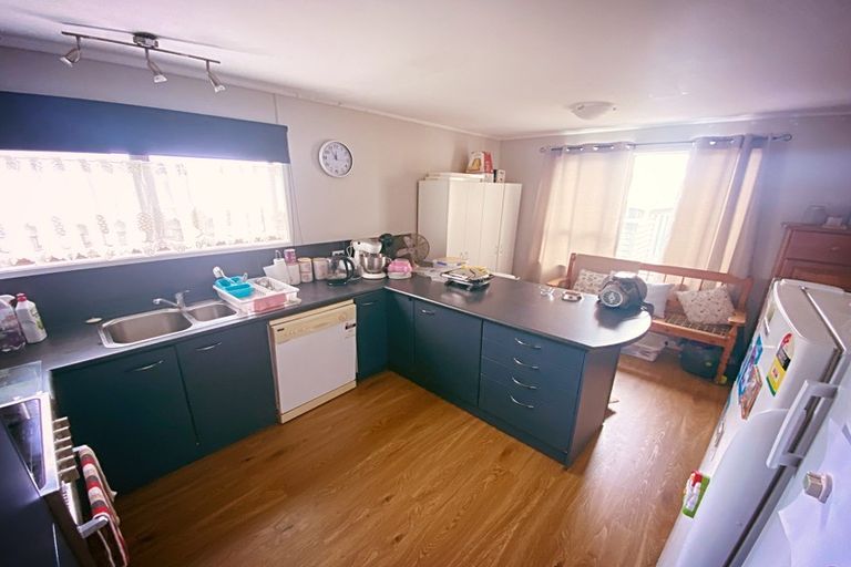 Photo of property in 18 Tilbrook Place, Papakura, 2110