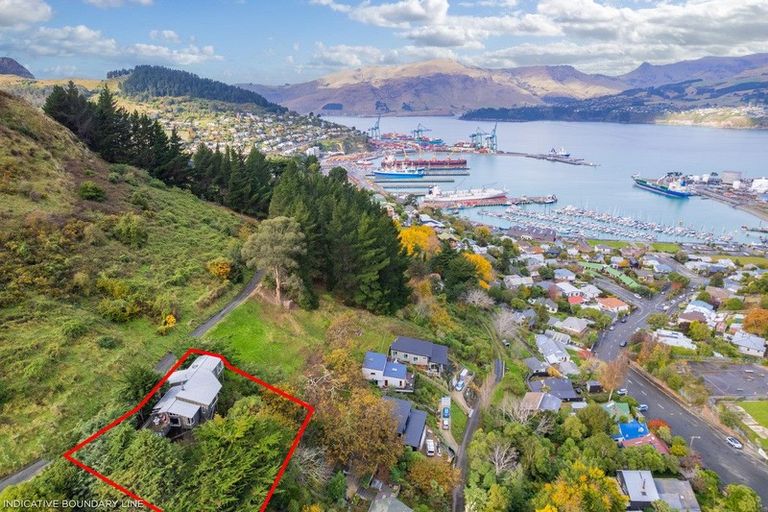 Photo of property in 15 Harmans Road, Lyttelton, 8082