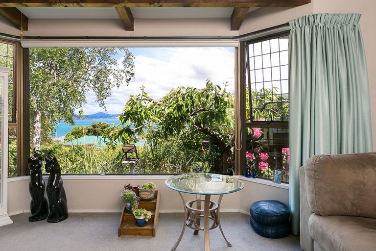 Photo of property in 30 Porterfield Street, Macandrew Bay, Dunedin, 9014