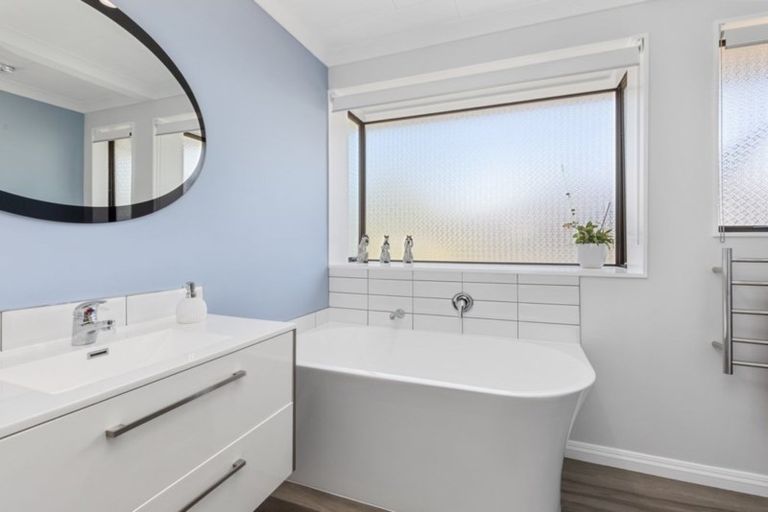 Photo of property in 32 Clearwater Terrace, Brown Owl, Upper Hutt, 5018