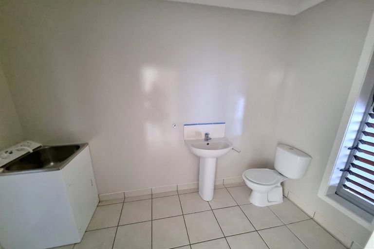 Photo of property in 9b Clearwater Cove, West Harbour, Auckland, 0618