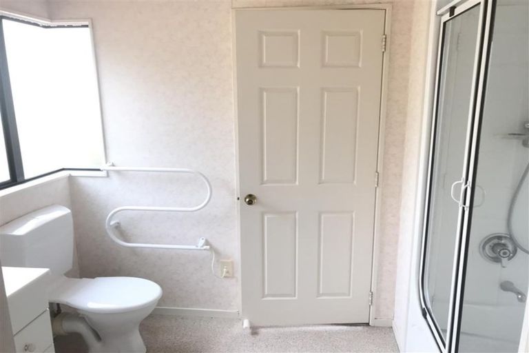 Photo of property in 71 Lagoon Way, West Harbour, Auckland, 0618