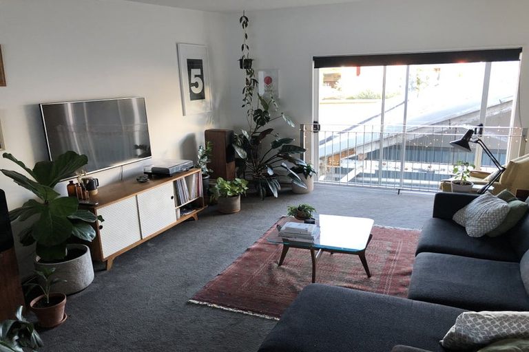 Photo of property in 3 Kelvin Grove, Te Aro, Wellington, 6011