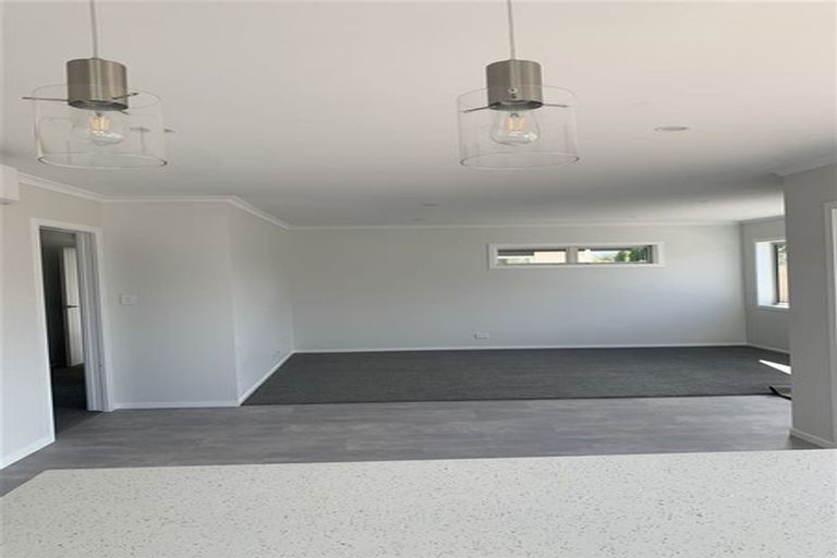 Photo of property in 4 Van Baarle Close, Carterton, 5713