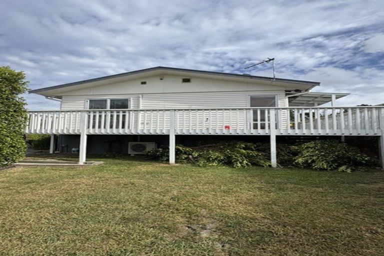 Photo of property in 12 Blue Way, Glendene, Auckland, 0602