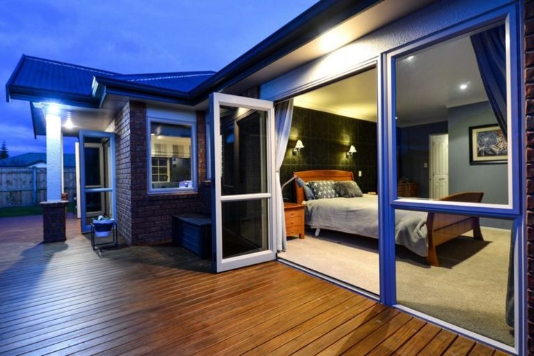 Photo of property in 2 Merivale Court, Rototuna, Hamilton, 3210