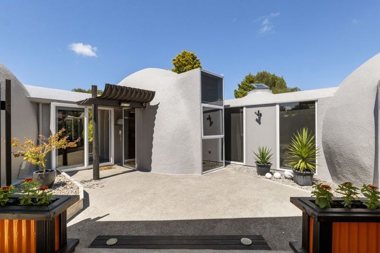 Photo of property in 17 Chartwell Drive, Eltham, 4322