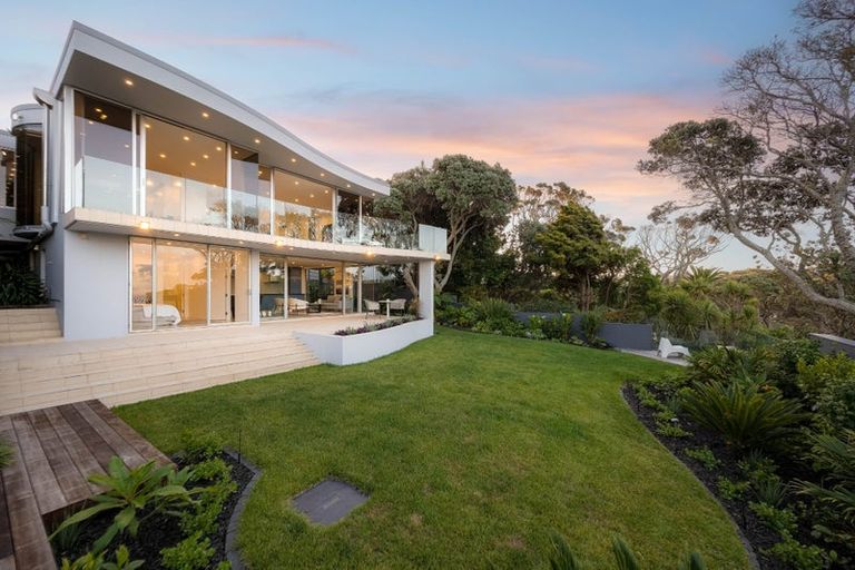 Photo of property in 19 Bournemouth Terrace, Murrays Bay, Auckland, 0630