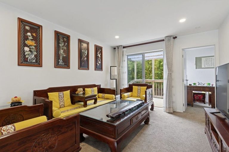 Photo of property in 3 Julia Place, Totara Vale, Auckland, 0629