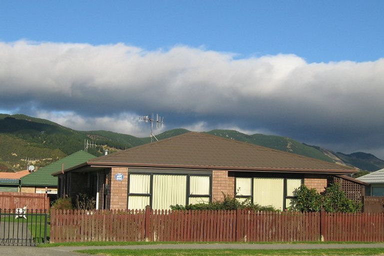 Photo of property in 52 Arawhata Road, Paraparaumu, 5032