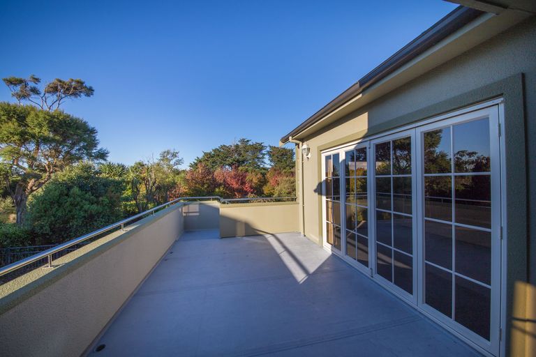 Photo of property in 11 The Oaks, Awapuni, Palmerston North, 4412