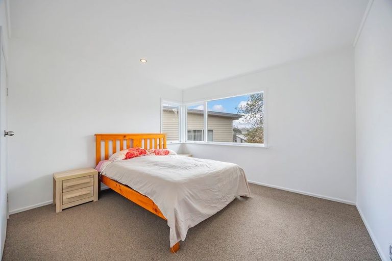 Photo of property in 9a Mackwood Place, Birkdale, Auckland, 0626