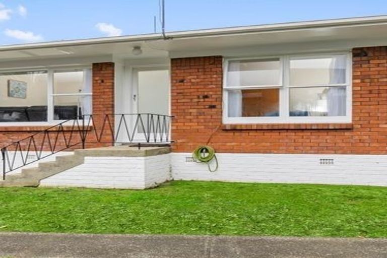 Photo of property in 2/10 Hororata Road, Hauraki, Auckland, 0622