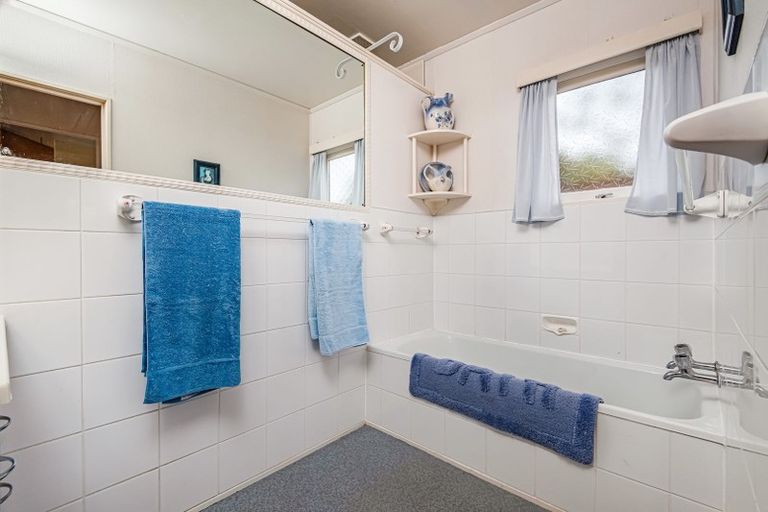 Photo of property in 9 Catalina Crescent, Forrest Hill, Auckland, 0620