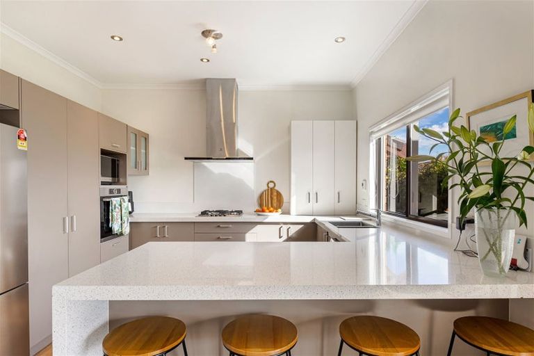 Photo of property in 10 Seamount Drive, Red Beach, 0932