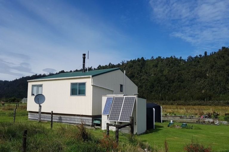 Photo of property in 751 La Fontaine Road, Harihari, 7884