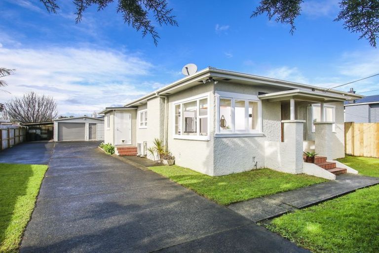 Photo of property in 2/3 Copley Street, New Lynn, Auckland, 0600