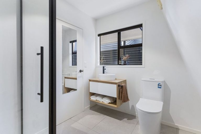 Photo of property in 2/42 Island Road, Beach Haven, Auckland, 0626