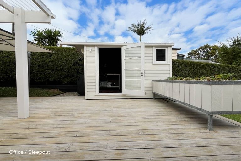 Photo of property in 45 Sunnyside Road, Sunnyvale, Auckland, 0612