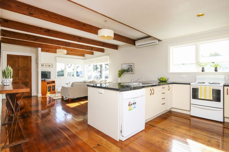 Photo of property in 2/3 Copley Street, New Lynn, Auckland, 0600