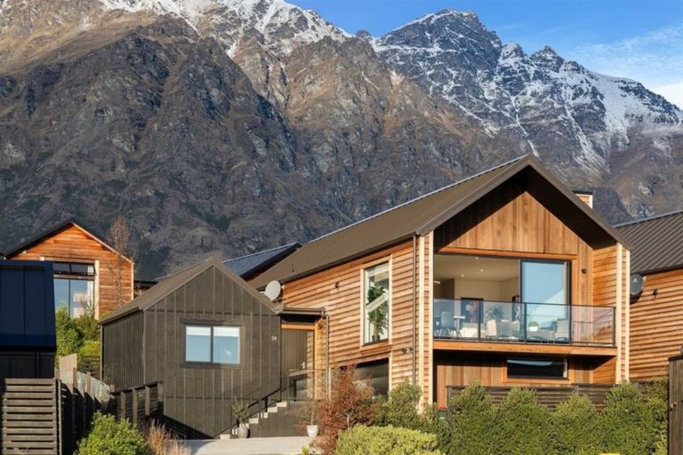 Photo of property in 39 Rannoch Drive, Jacks Point, Queenstown, 9371