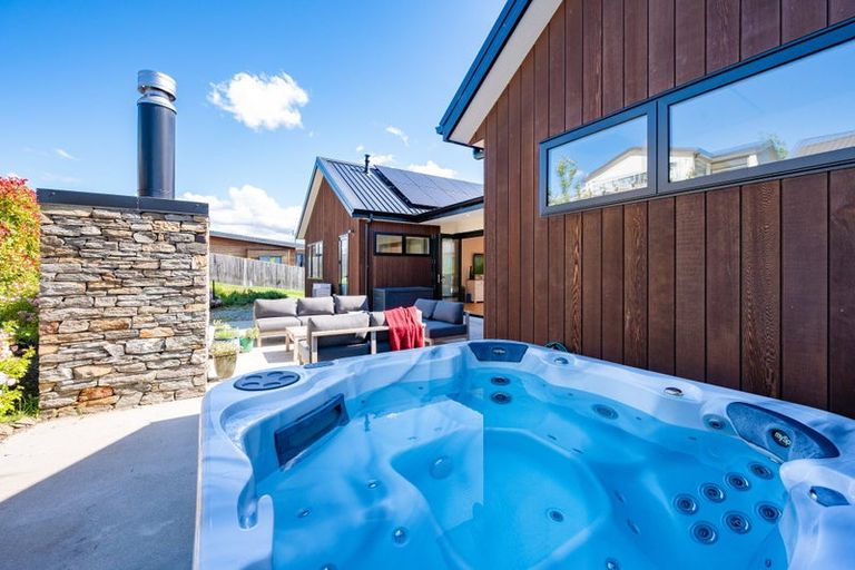 Photo of property in 11 Clutha Place, Wanaka, 9305