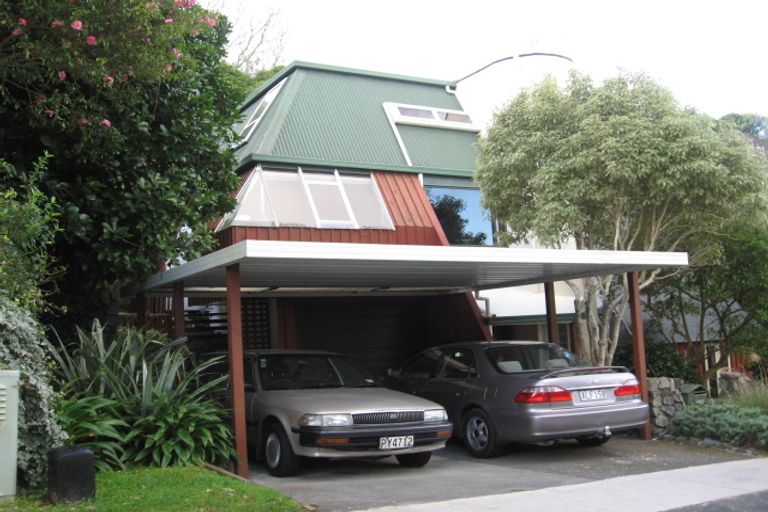 Photo of property in 20 Amapur Drive, Khandallah, Wellington, 6035