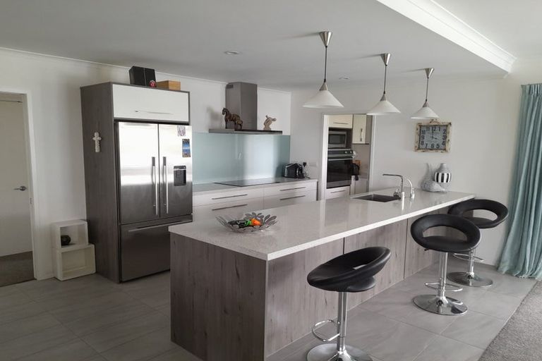 Photo of property in 20 Roseberry Place, Whitianga, 3510