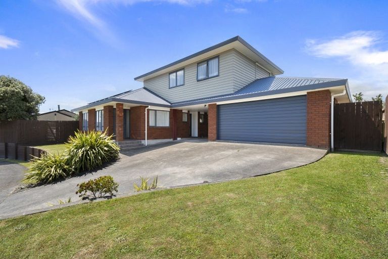 Photo of property in 8 Sunshine Place, Kelvin Grove, Palmerston North, 4414