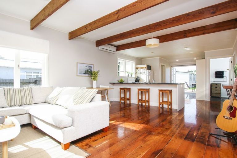 Photo of property in 2/3 Copley Street, New Lynn, Auckland, 0600