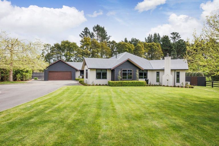 Photo of property in 7 Titirangi Drive, Fitzherbert, Palmerston North, 4471