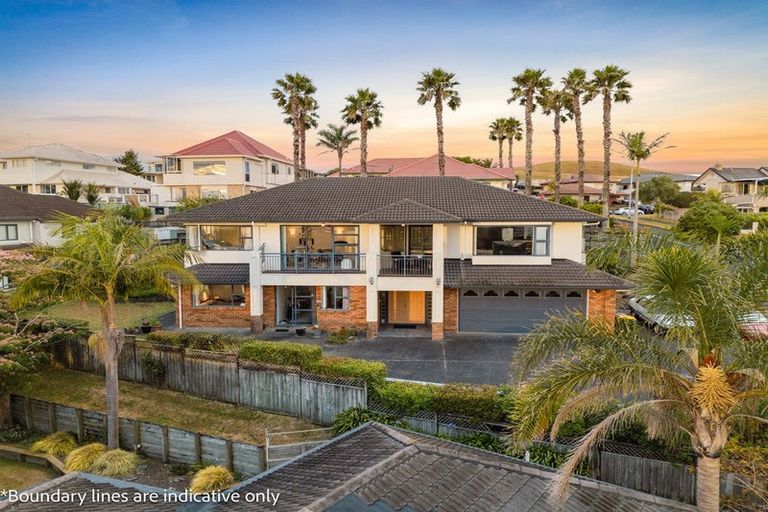 Photo of property in 56 Ribbonwood Crescent, Goodwood Heights, Auckland, 2105