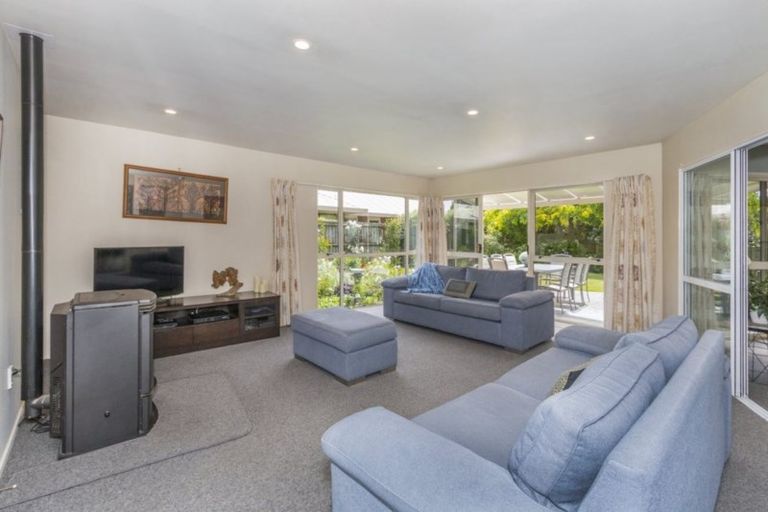 Photo of property in 3 Hamish Place, Westmorland, Christchurch, 8025