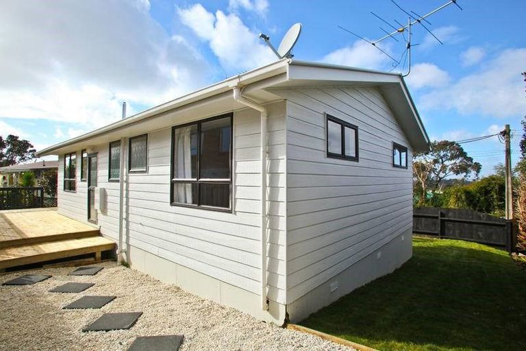 Photo of property in 1/184 Chivalry Road, Glenfield, Auckland, 0629