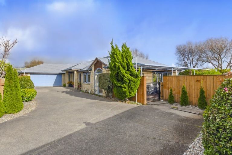 Photo of property in 41 Holcombe Drive, Paraparaumu, 5032