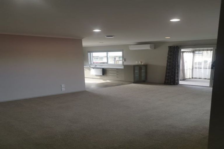 Photo of property in 4/8 Village Place, Tuakau, 2121