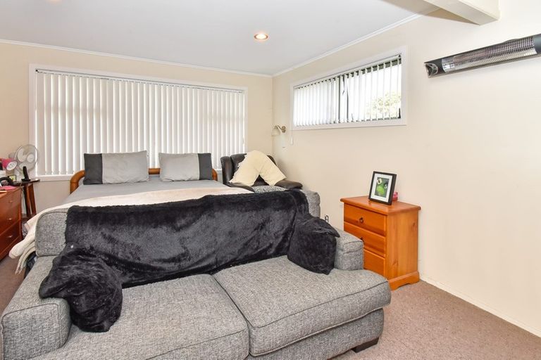 Photo of property in 2 Barnard Place, Manurewa East, Auckland, 2102