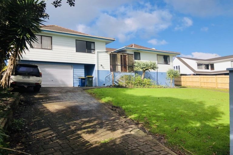 Photo of property in 34 Pahi Place, West Harbour, Auckland, 0618