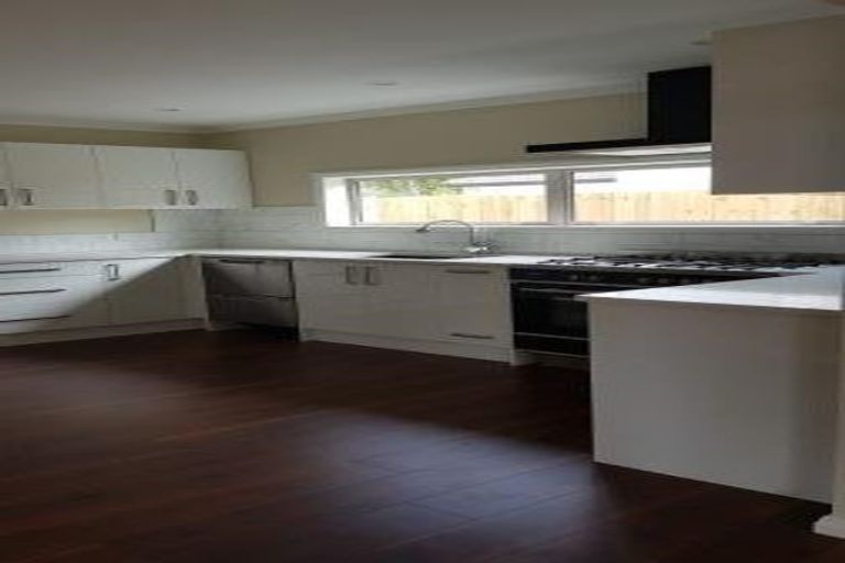 Photo of property in 6 Mansion Court, West Harbour, Auckland, 0618