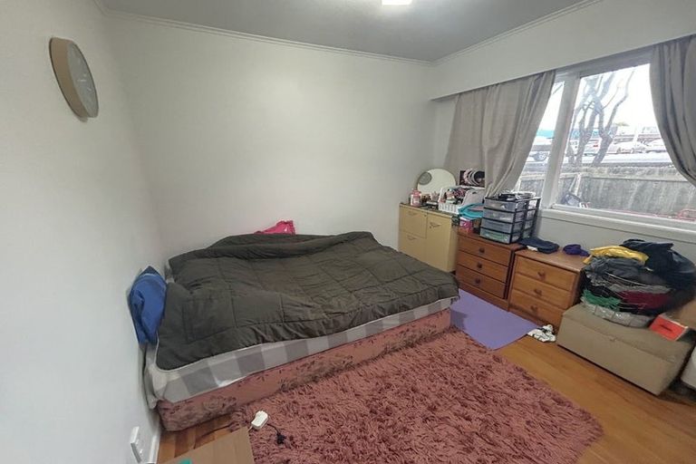 Photo of property in 2/16 Kaponga Crescent, New Lynn, Auckland, 0600