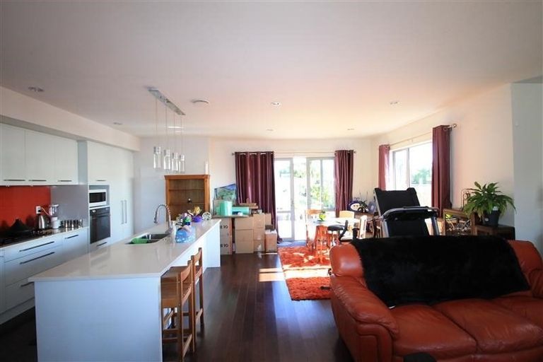Photo of property in 36 Taipari Road, Te Atatu Peninsula, Auckland, 0610