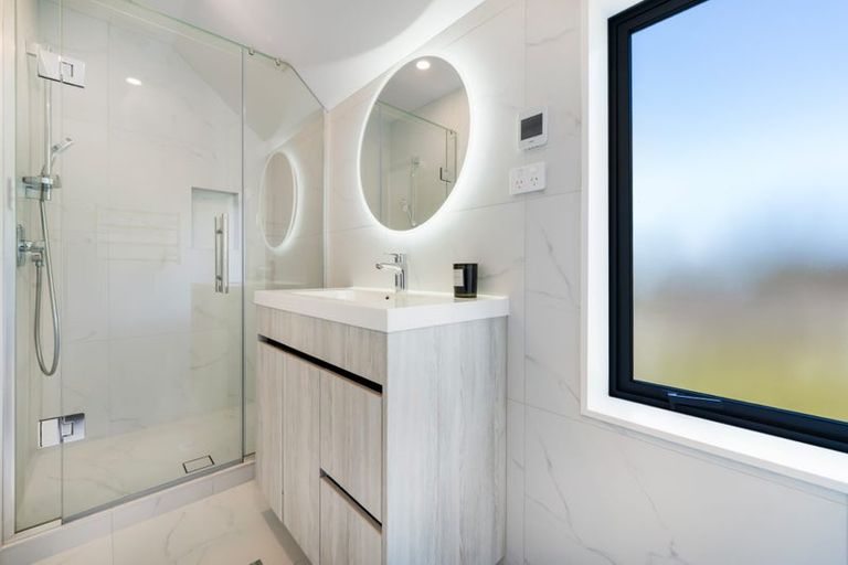 Photo of property in 7/11 Celeste Place, Totara Vale, Auckland, 0627