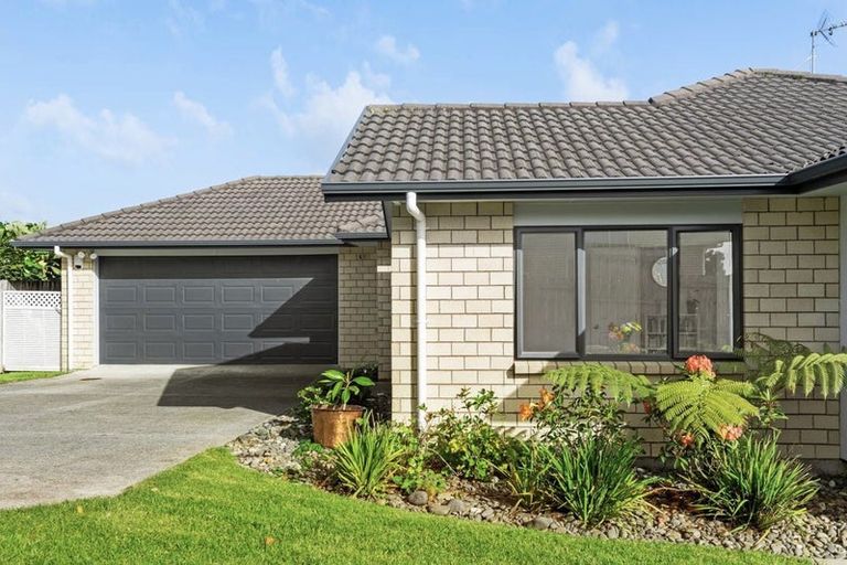 Photo of property in 16 Cathcart Close, Pukekohe, 2120